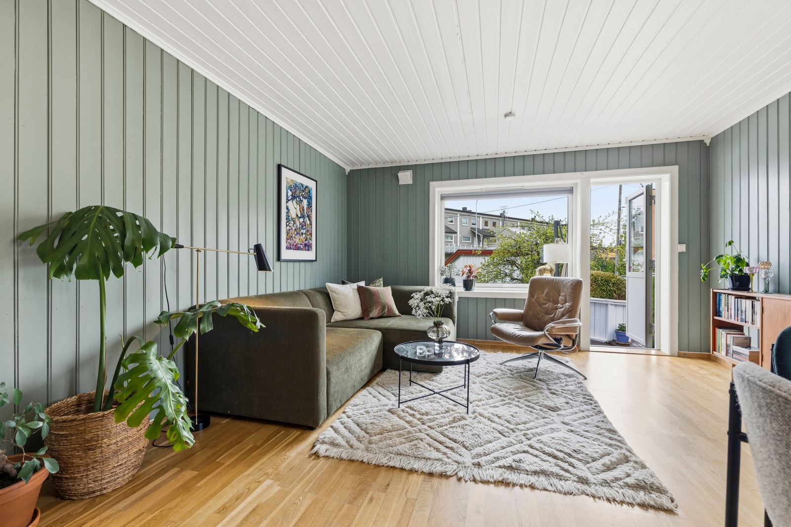 God plass til å innrede med stor sofa Galleribilde