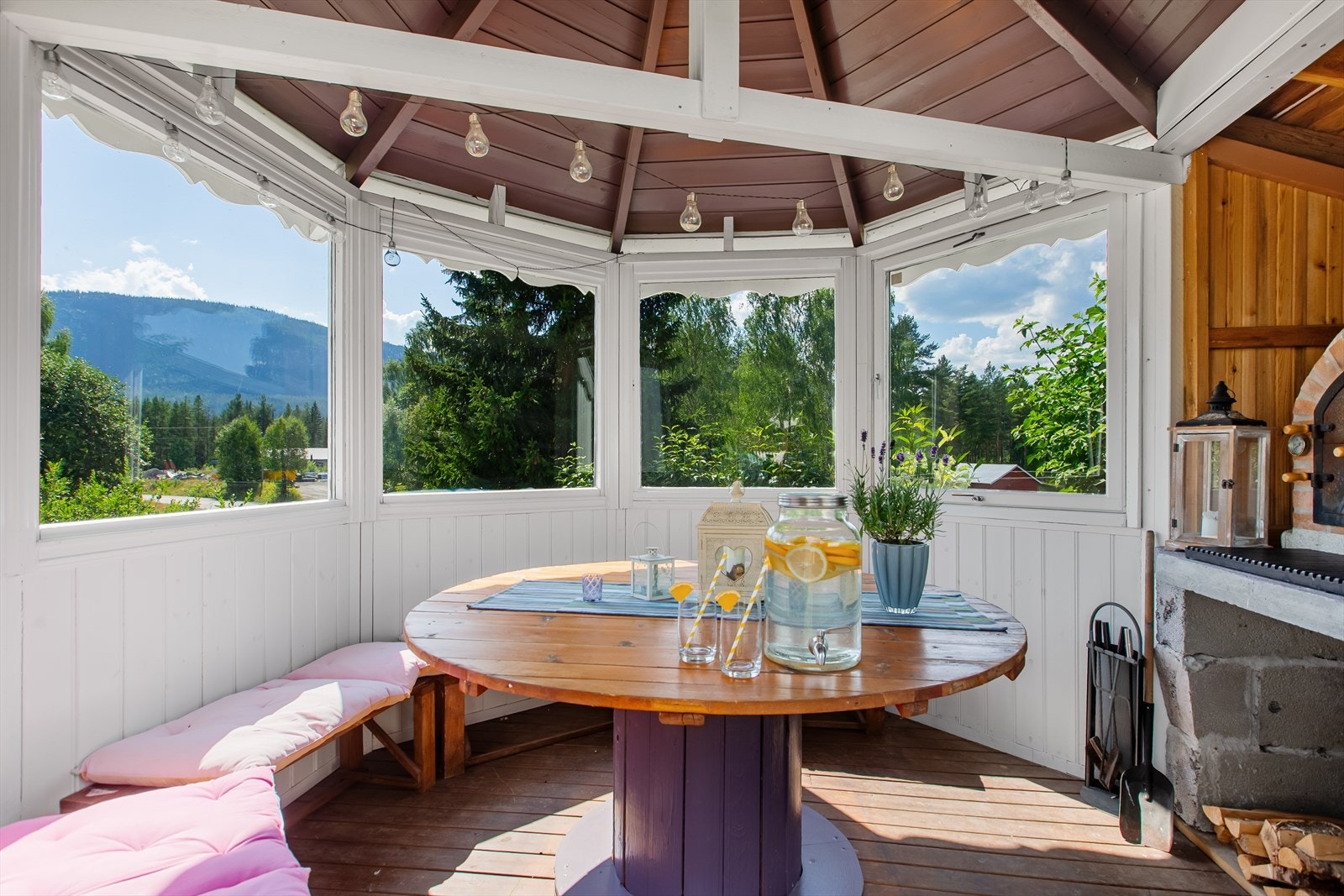 Denne har blitt flittig brukt av familie og venner på fine sommerdager og lune høstkvelder. Galleribilde