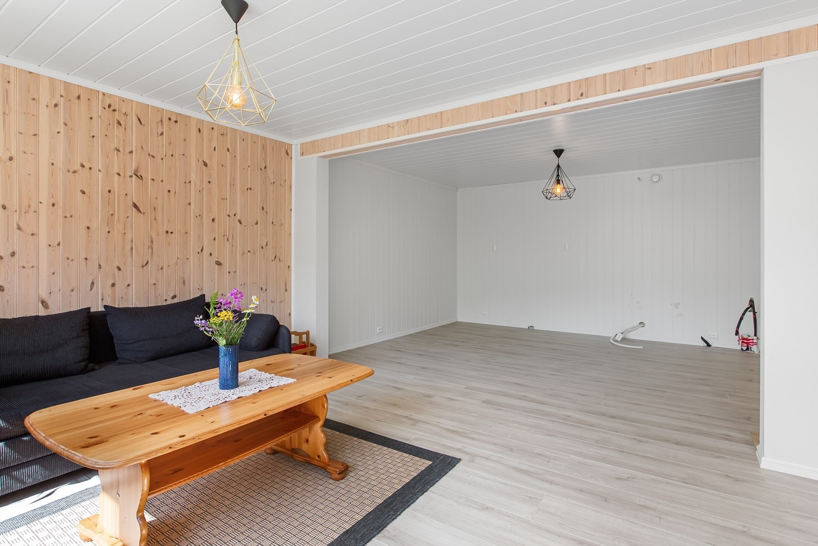 Det er åpent inn til egnet plass for innsetting av et kjøkken. Galleribilde