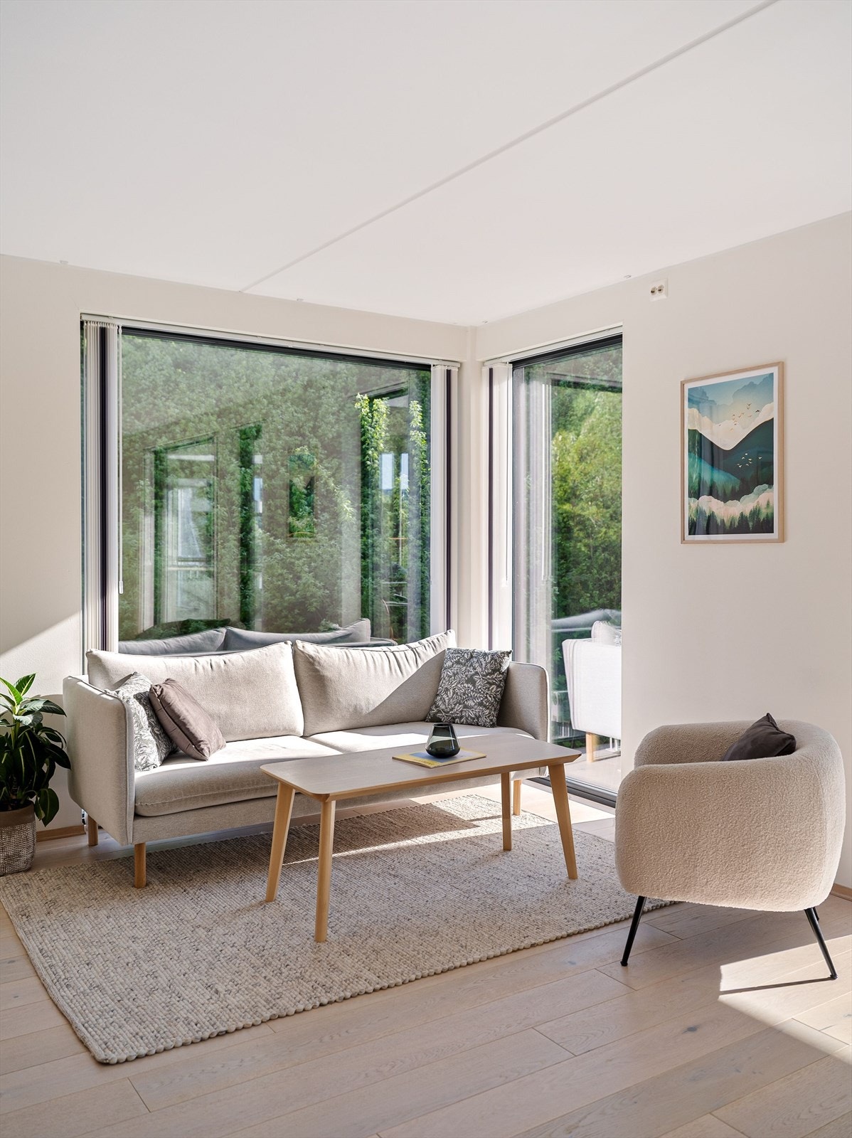Leiligheten har fjernvarme og balansert ventilasjon som sørger for et jevnt og komfortabelt inneklima året rundt. Galleribilde