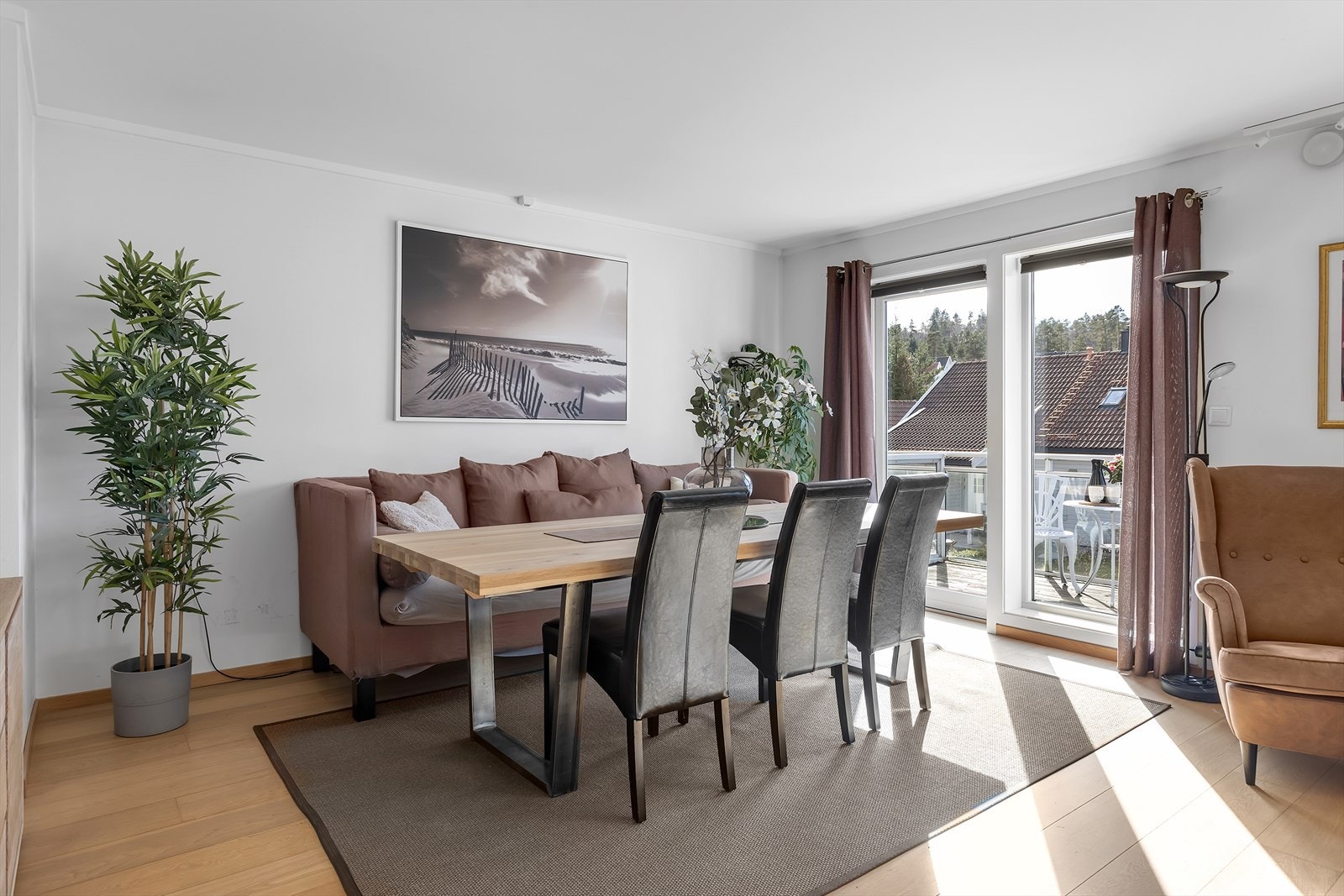 Romslig og fin stue. Galleribilde