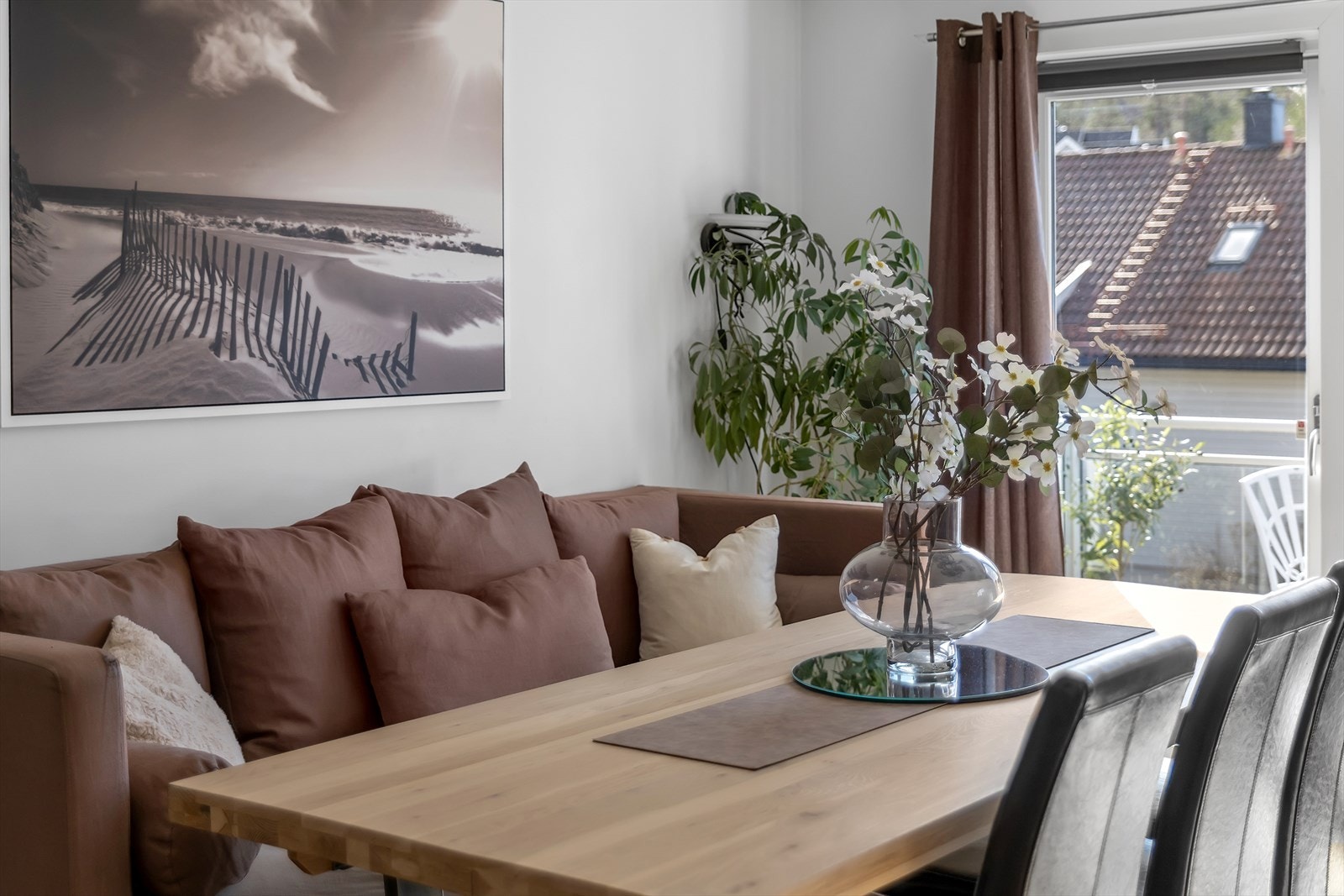 Romslig og fin stue. Galleribilde
