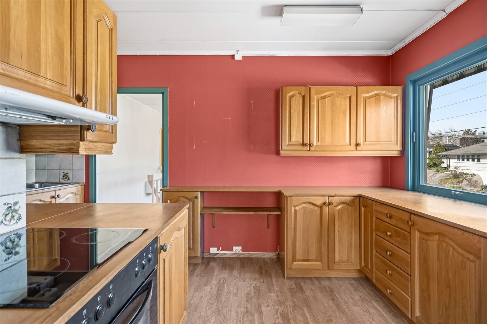 Kjøkkenet er utstyrt med ventilator med avtrekk ut. Galleribilde