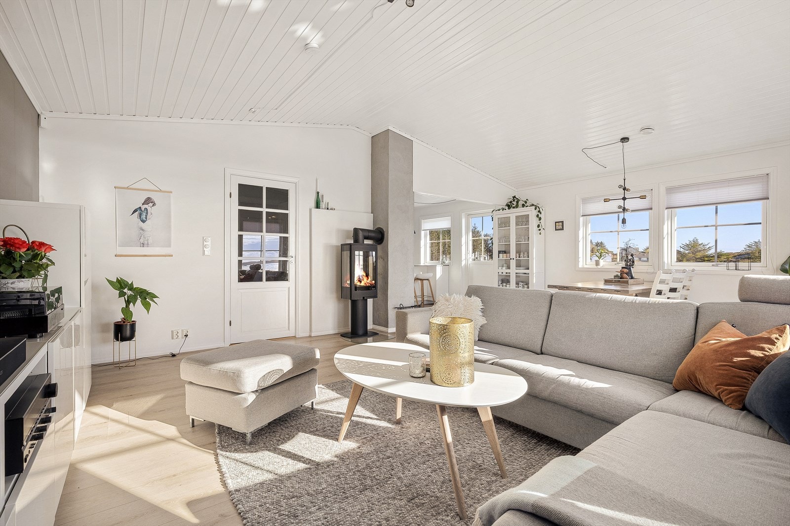 Den åpne planløsningen gir fleksible møbleringsmuligheter. Galleribilde