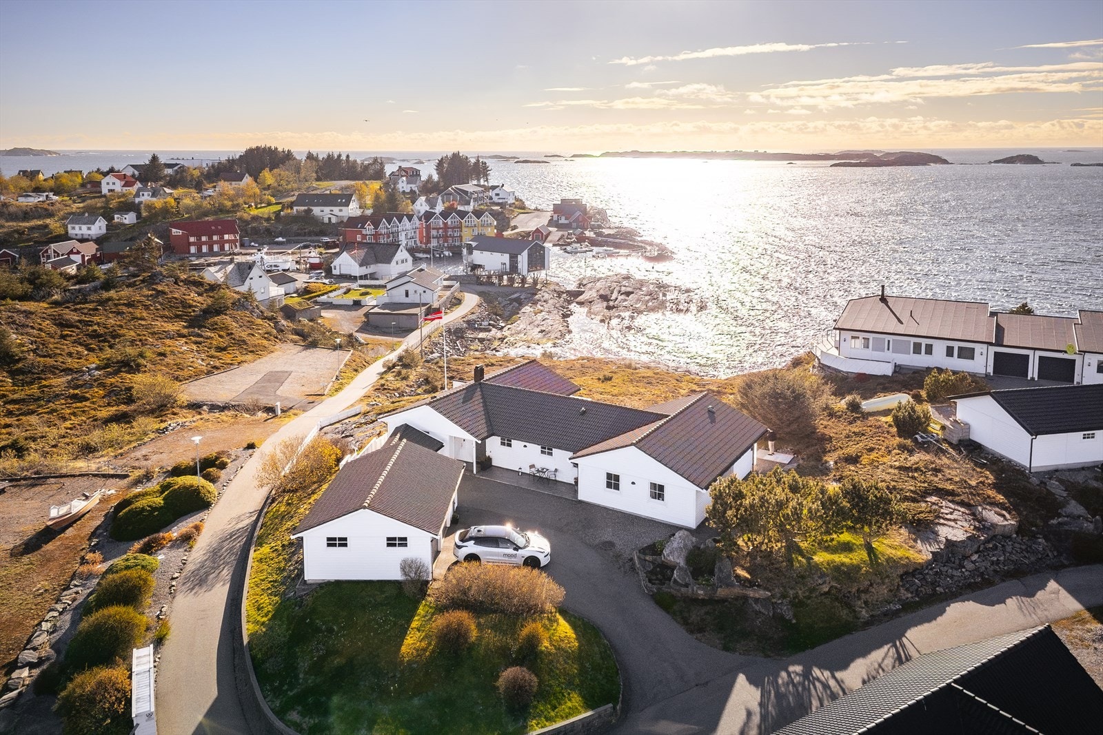 Her bor man tett på vestlandsnaturen med svaberg og kystlandskap. Galleribilde