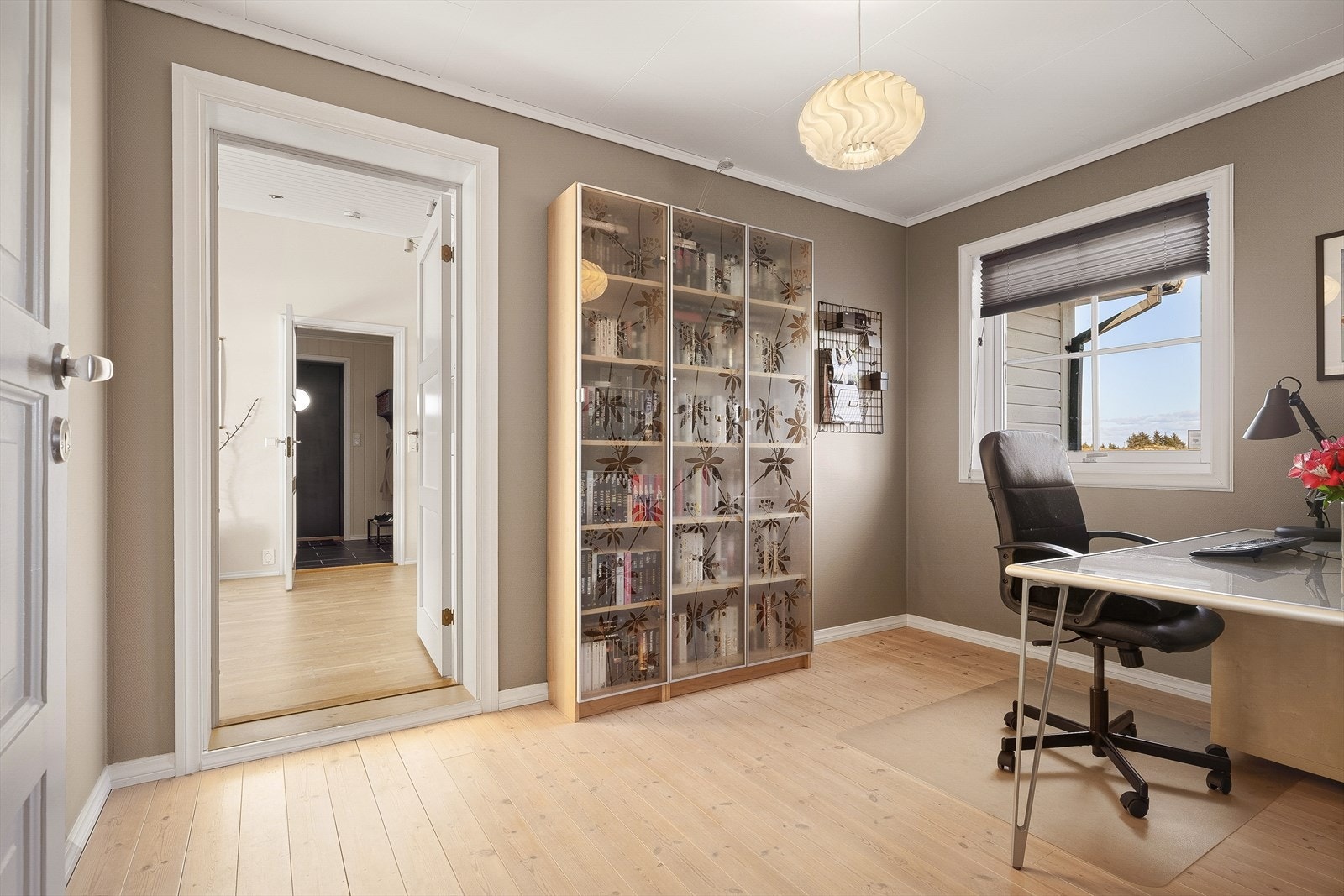 I tillegg til soverommene har boligen et eget kontor, som også kan innredes som et ekstra soverom ved behov. Galleribilde