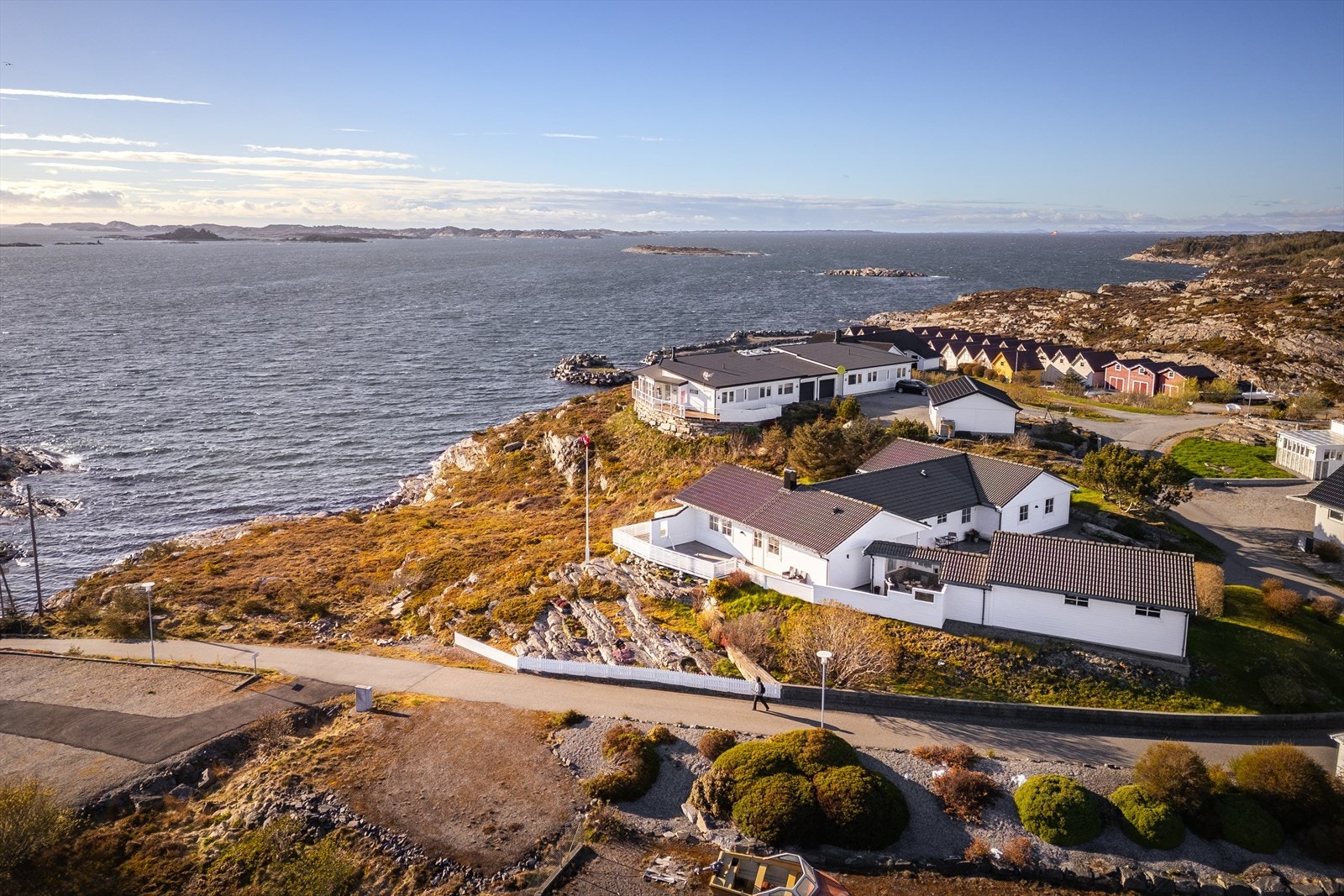 En eiendom med en sjønær beliggenhet ved havgapet. Galleribilde