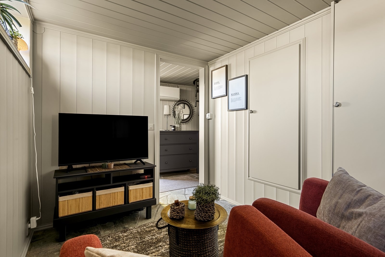 Liten TV-stue om man ikke blir helt enig om hva du skal se på TV Galleribilde