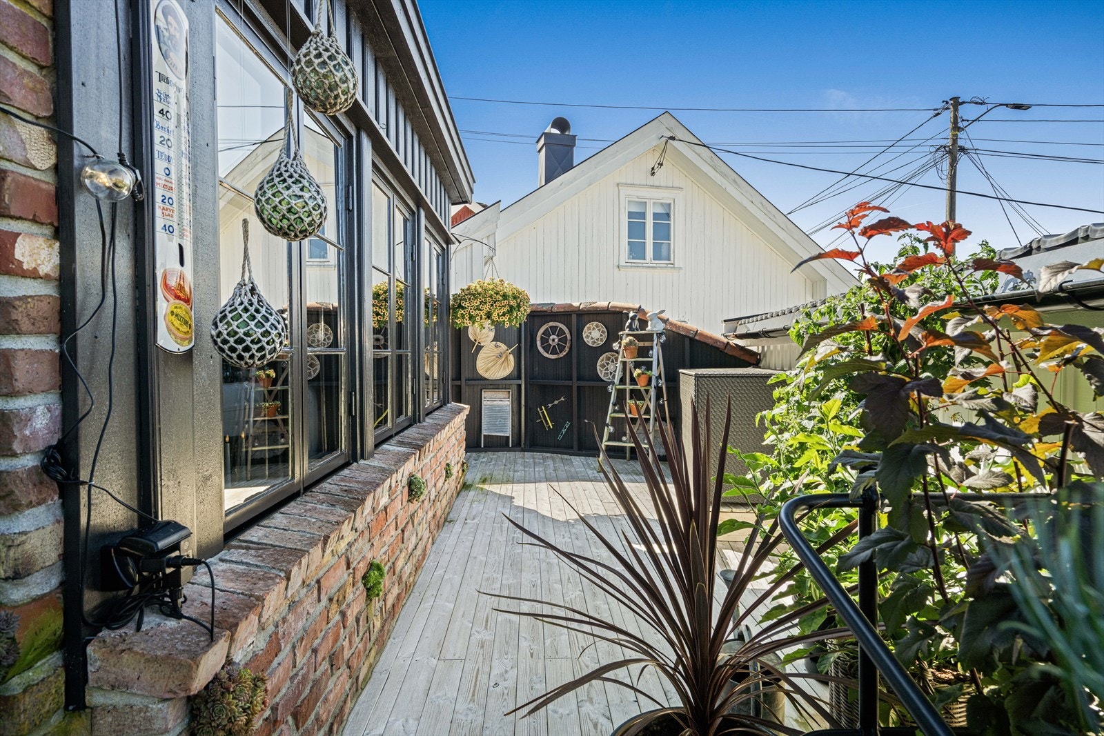 Her har du en godt skjult liten platting foran utestuen Galleribilde