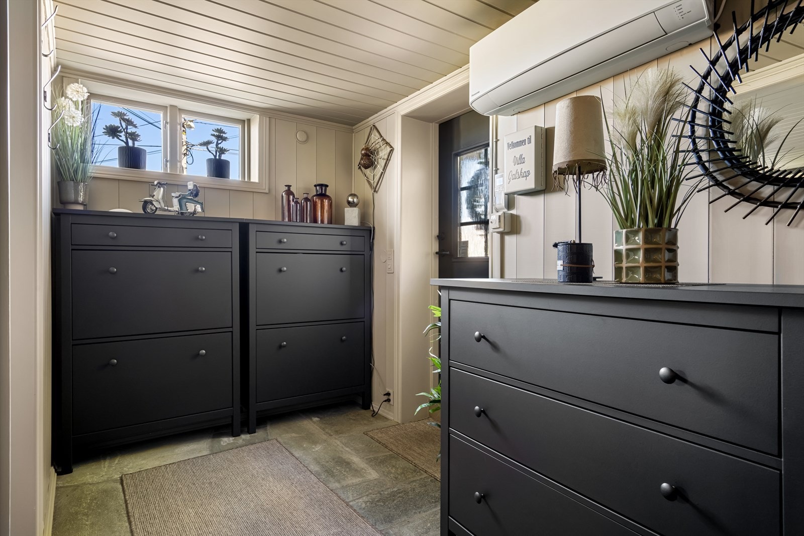 Velkommen inn i en liten gang med godt om plass Galleribilde