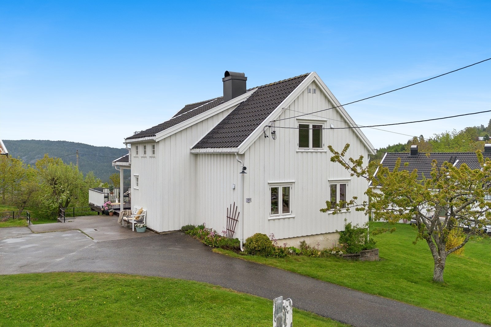 Taket er tekket med betongstein og ble fornyet i 2019. Galleribilde