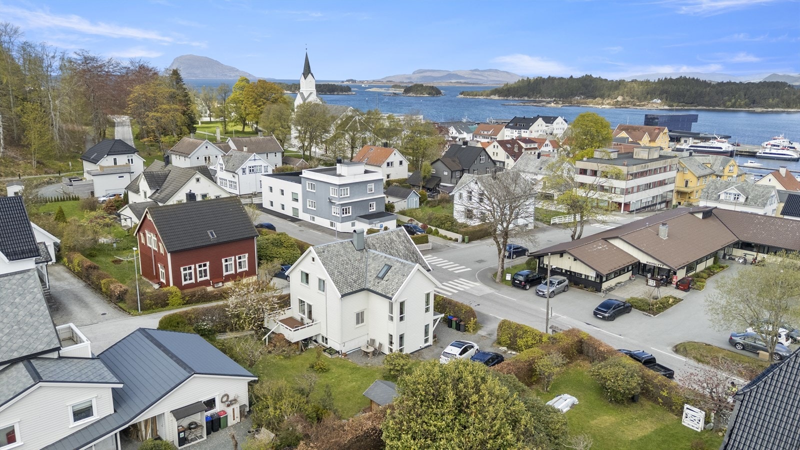 Einebustad frå 1920 med tilbygg frå 2010, som kombinerer klassisk sjarm med moderne oppgraderingar. Galleribilde