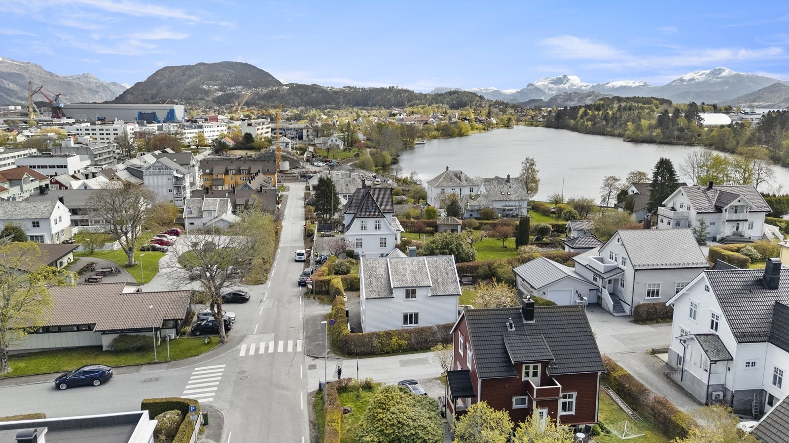 Nærleik til både sentrum og turområde i skog og mark gir ein variert og aktiv kvardag. Galleribilde