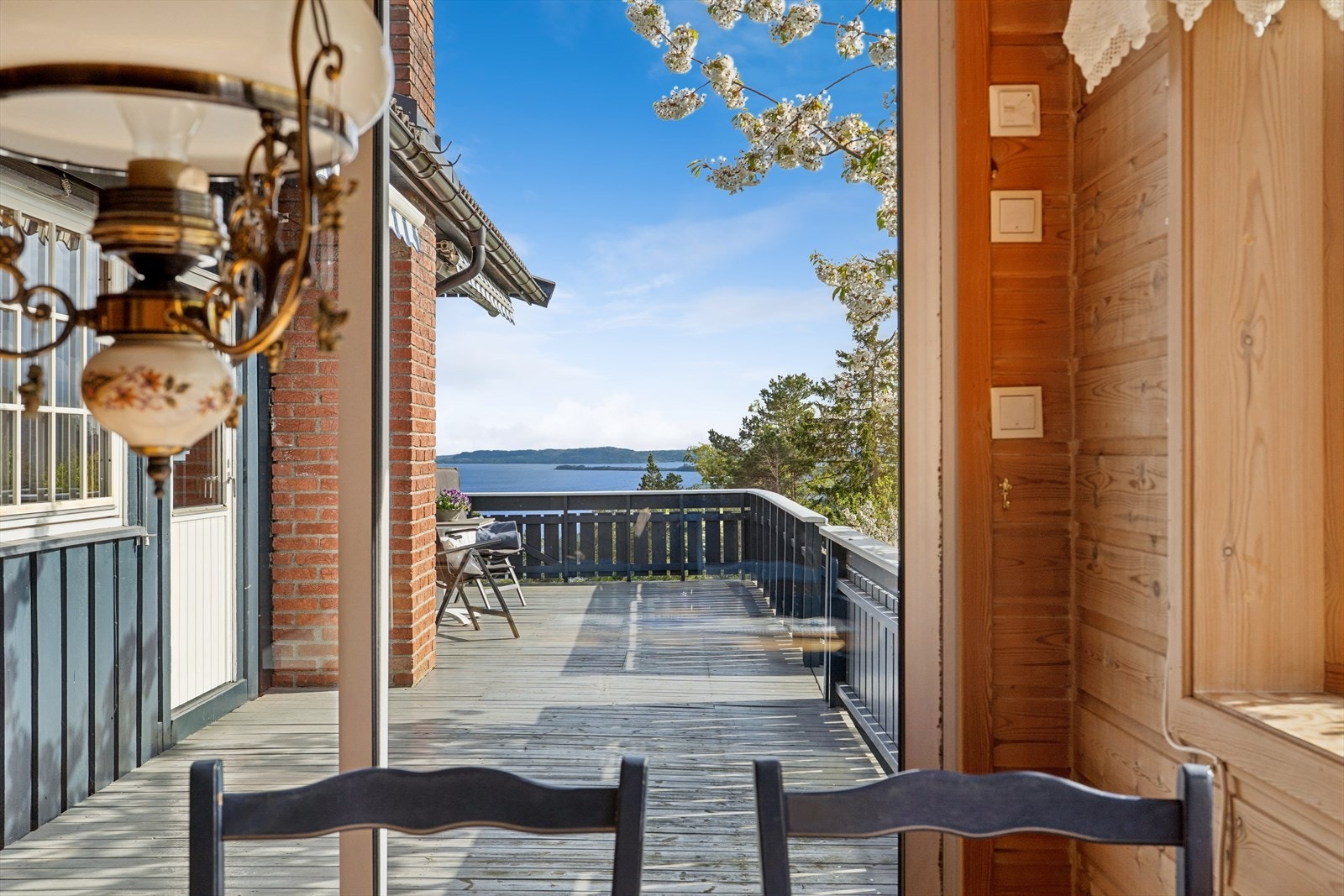 Det er også adkomst til verandaen fra kjøkkenet. Galleribilde