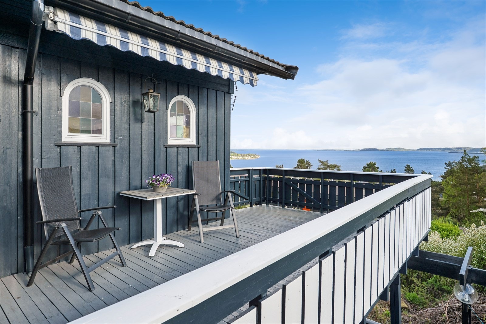Verandaen byr på en nydelig utsikt. Galleribilde