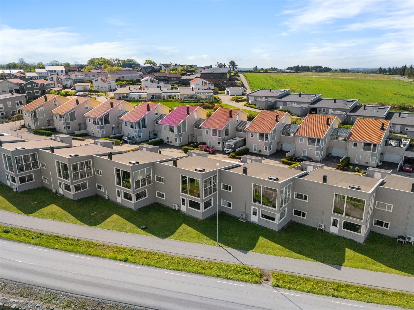 Fra boligen er det gangavstand til skoler, barnehager og Kleppekrossen sentrum. Galleribilde