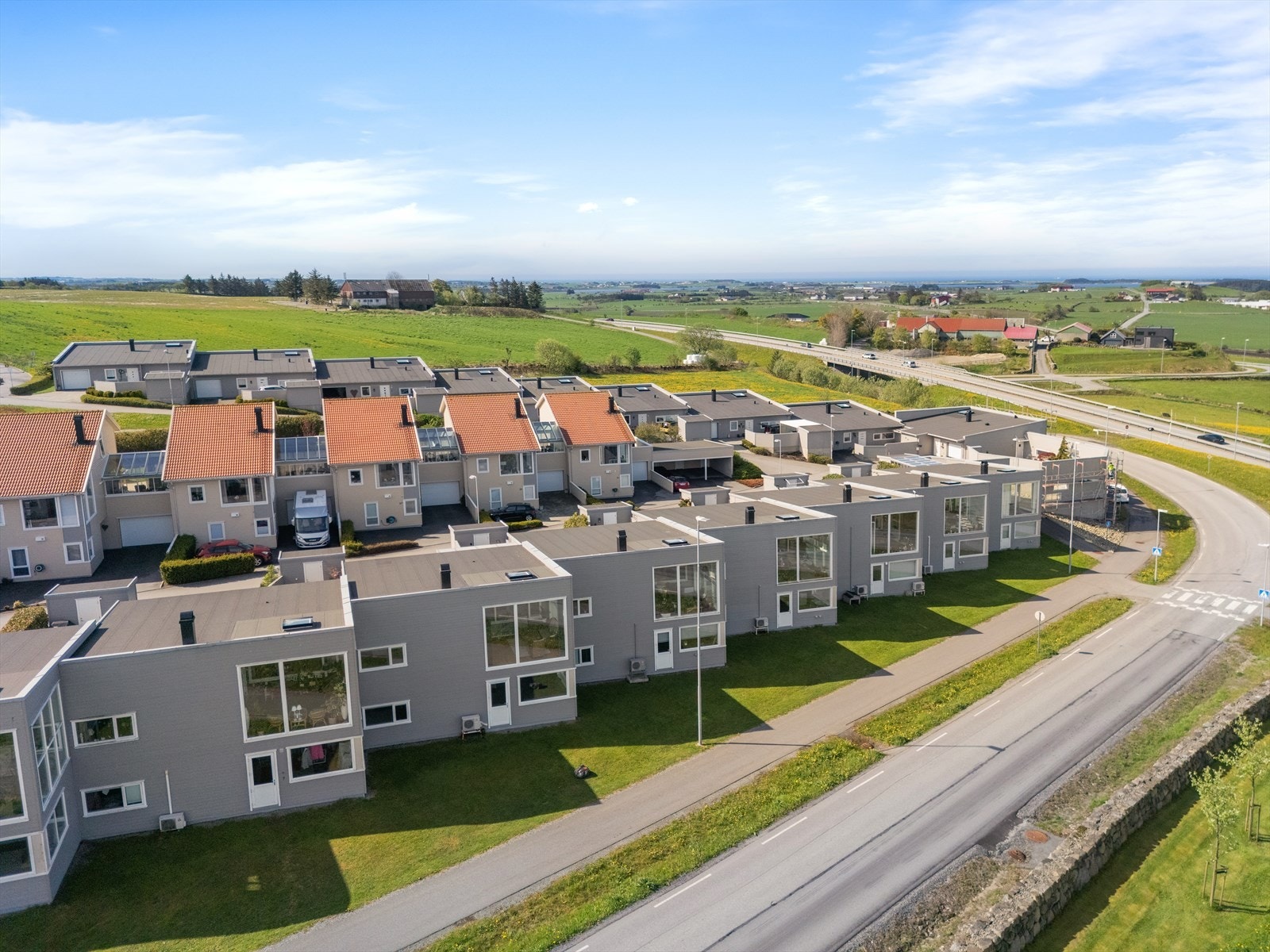 Den populære turløypen Kleppeloen ligger like ved, og det er kort kjøretur til Jærstrendene. Galleribilde