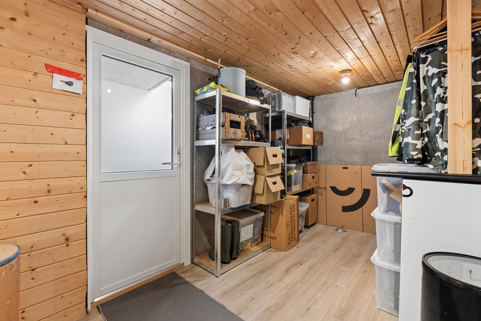En av bodene i kjelleren har egen utgang til terreng. Galleribilde