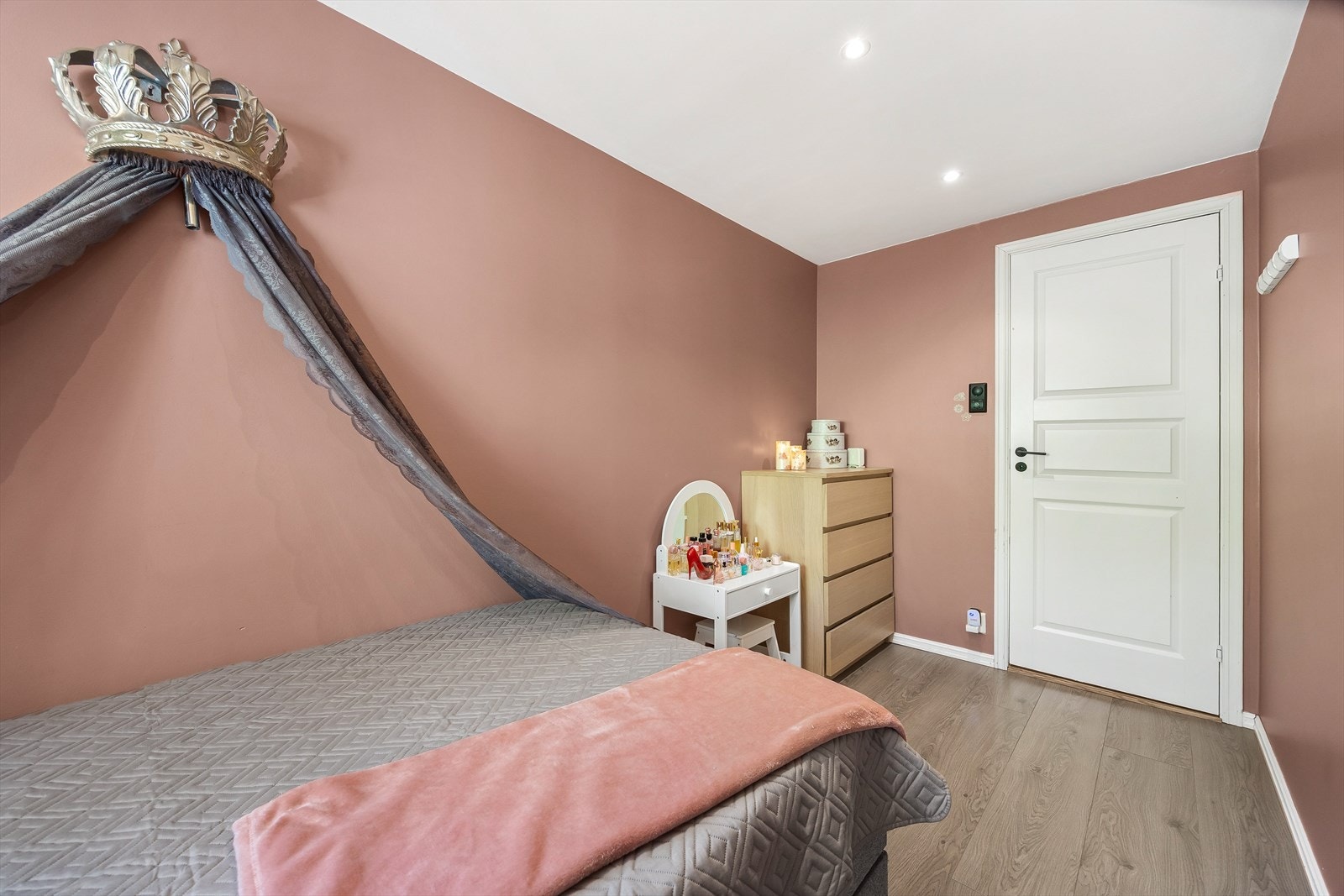 Alle innervegger har sparklet og malt overflate. Galleribilde