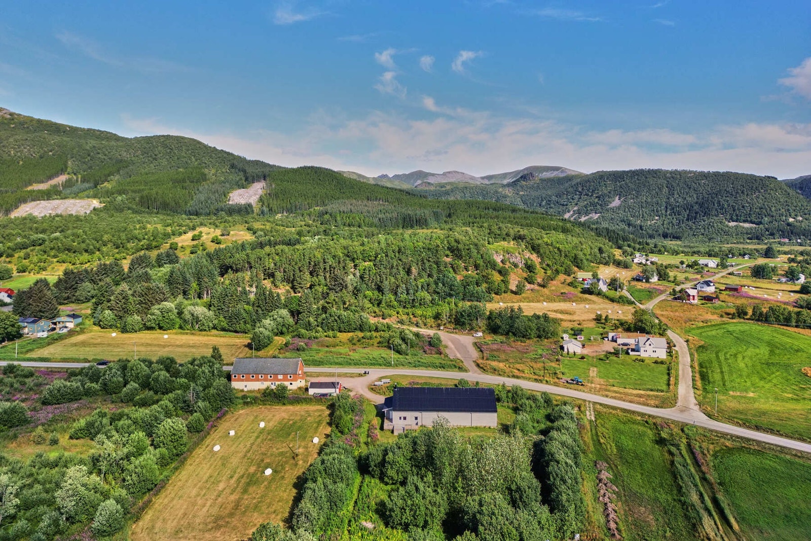 Det er kort vei til flotte turområder i marka. Galleribilde