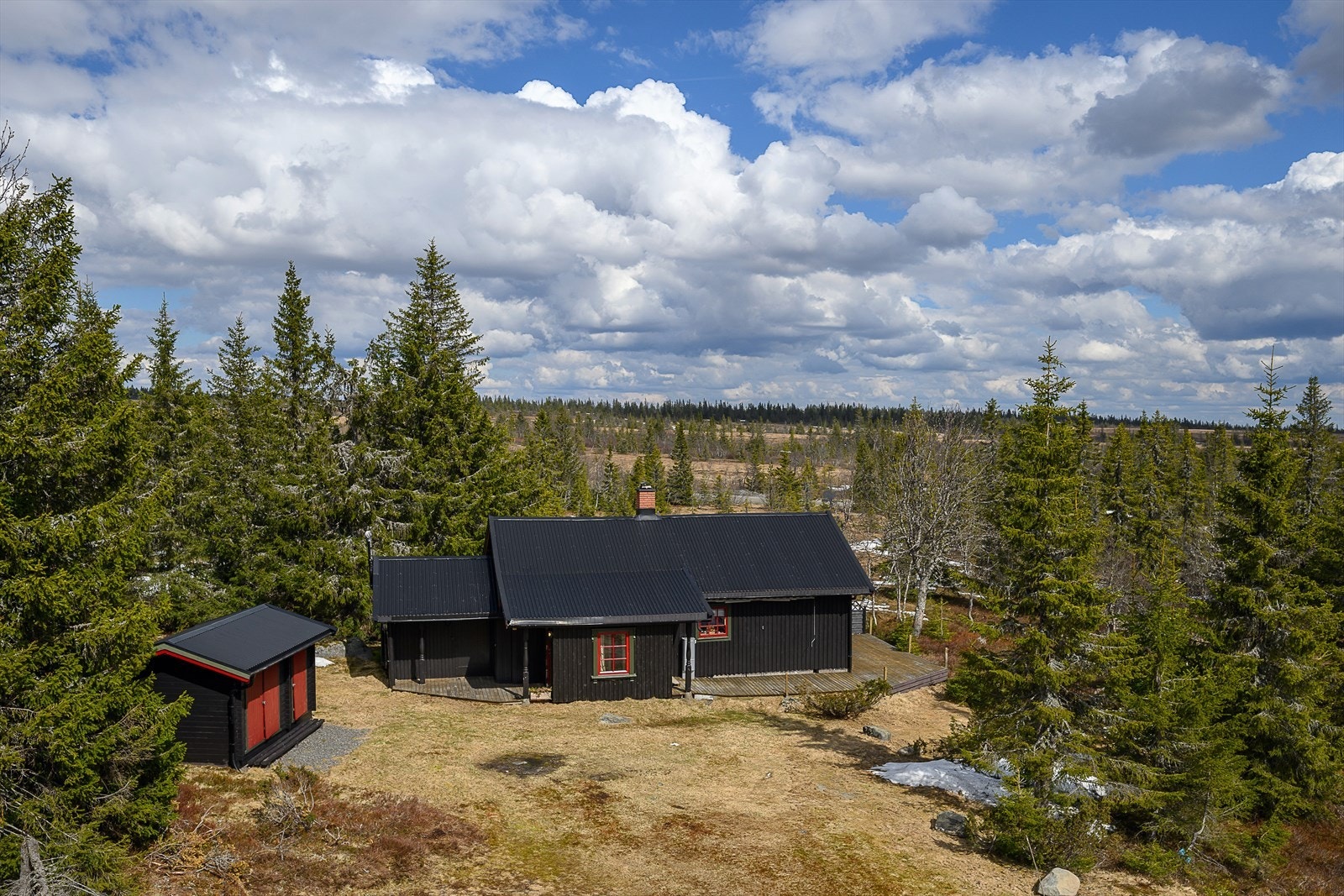 Beliggenhet i et veletablert hyttefelt på Lauvlia, ved Ljøsheim. Galleribilde