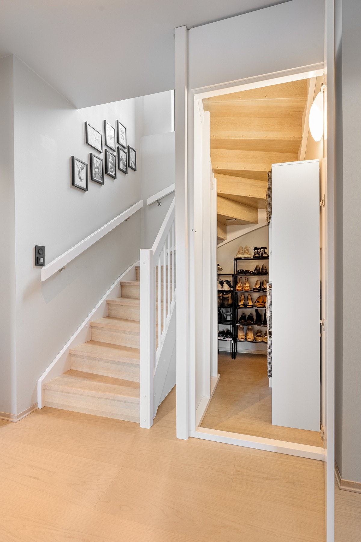 Huset har rikelig med oppbevaringsplass. Galleribilde