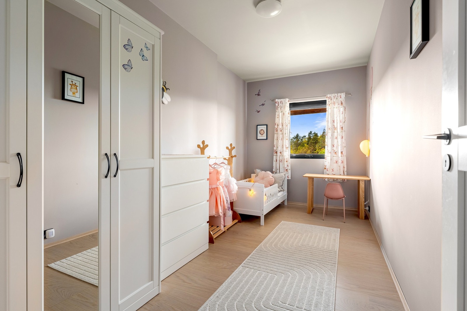 Begge barnerommene nede har også varmekabler og er lune å leke i for de minste. Galleribilde