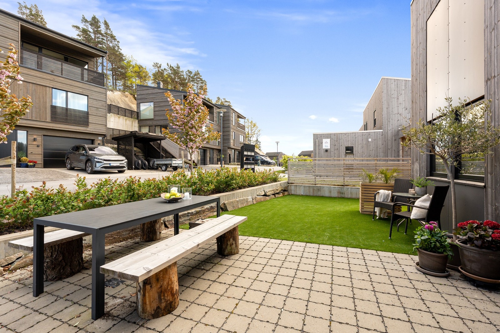 Det er innlagt både varmt- og kaldtvann på fremsiden av huset. Perfekt for å fylle barnebassenget. Galleribilde