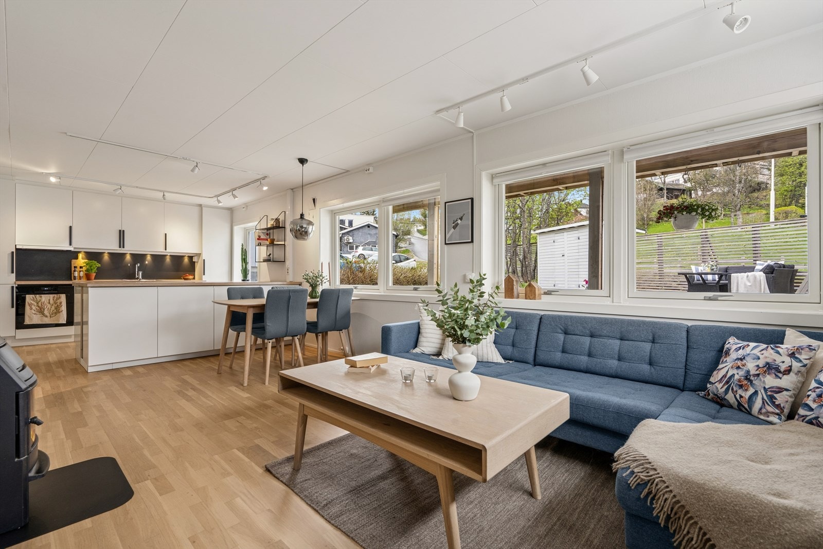 Her bor du i et veletablert boligområde på Tromsøya, med kort avstand til sentrum og flotte naturomgivelser. Galleribilde