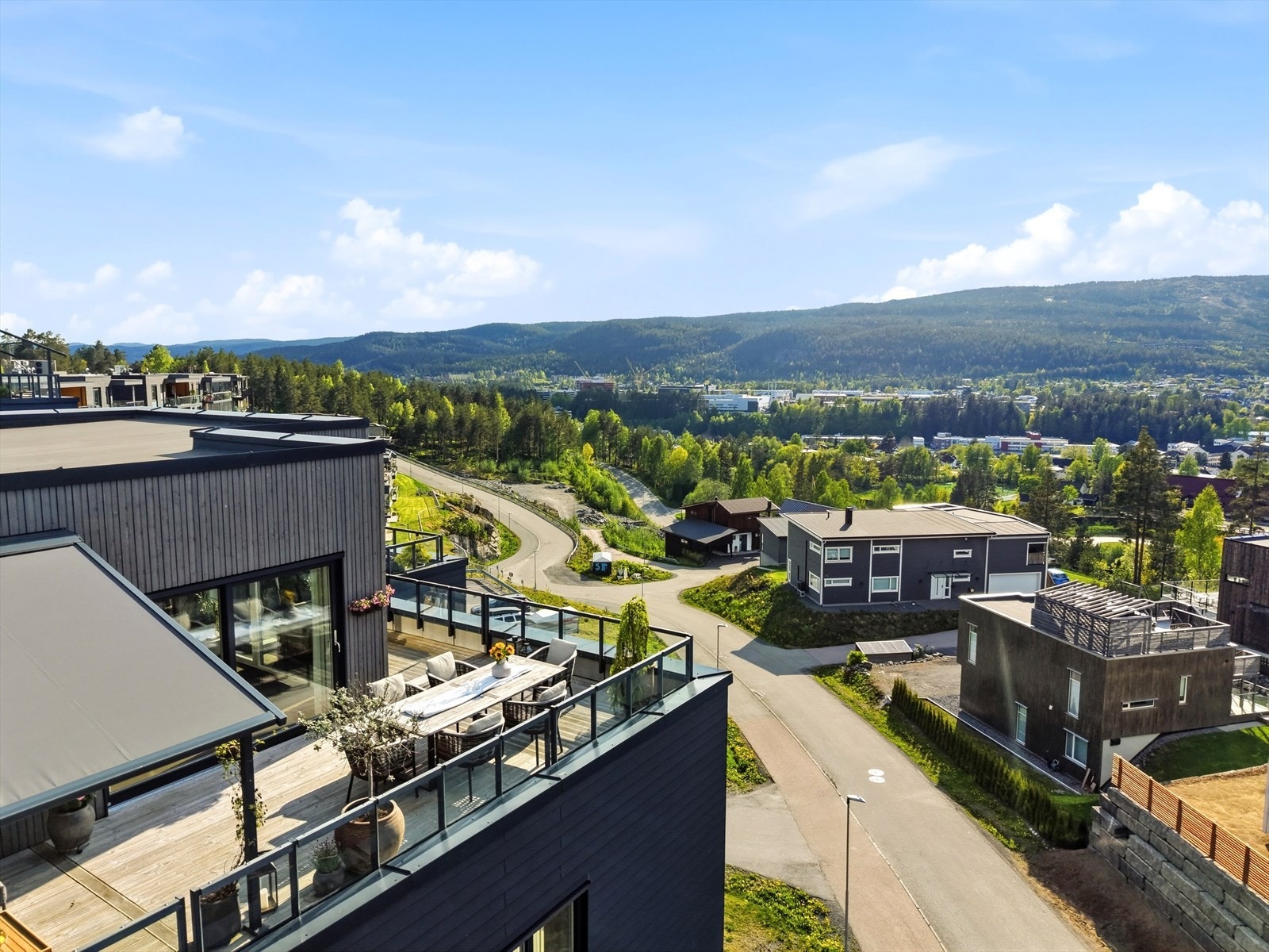 Utsikt mot vest fra takterrassen. Galleribilde