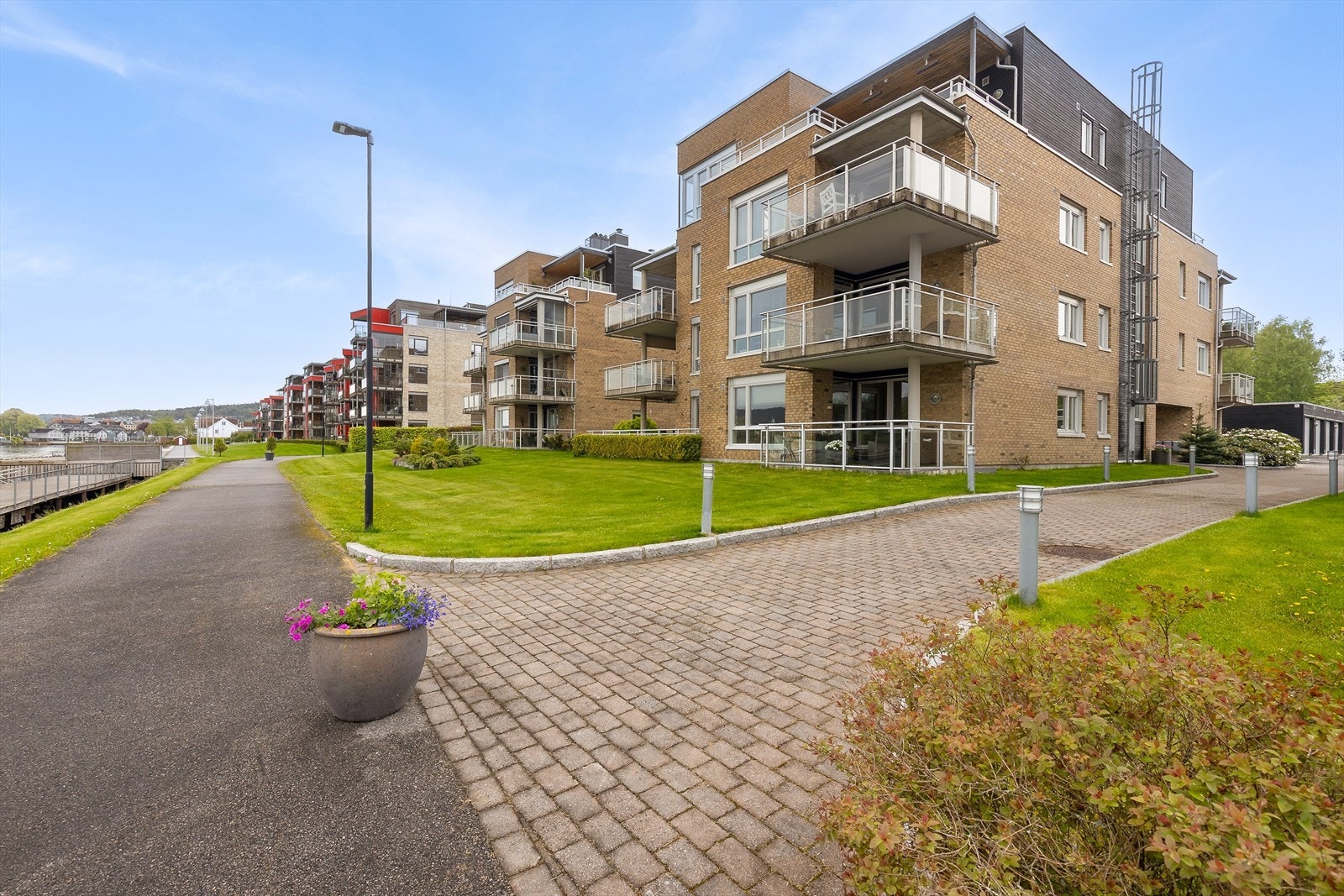 På Vestsiden er alt tilrettelagt for en enkel hverdag, med gangavstand til det meste! Galleribilde