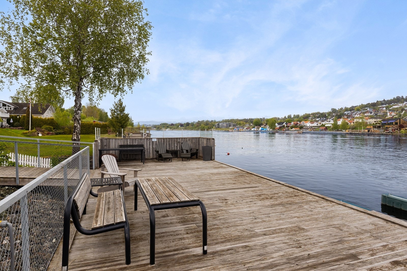 Her bor du med umiddelbar nærhet til vannet og rike muligheter for rekreasjon. Galleribilde