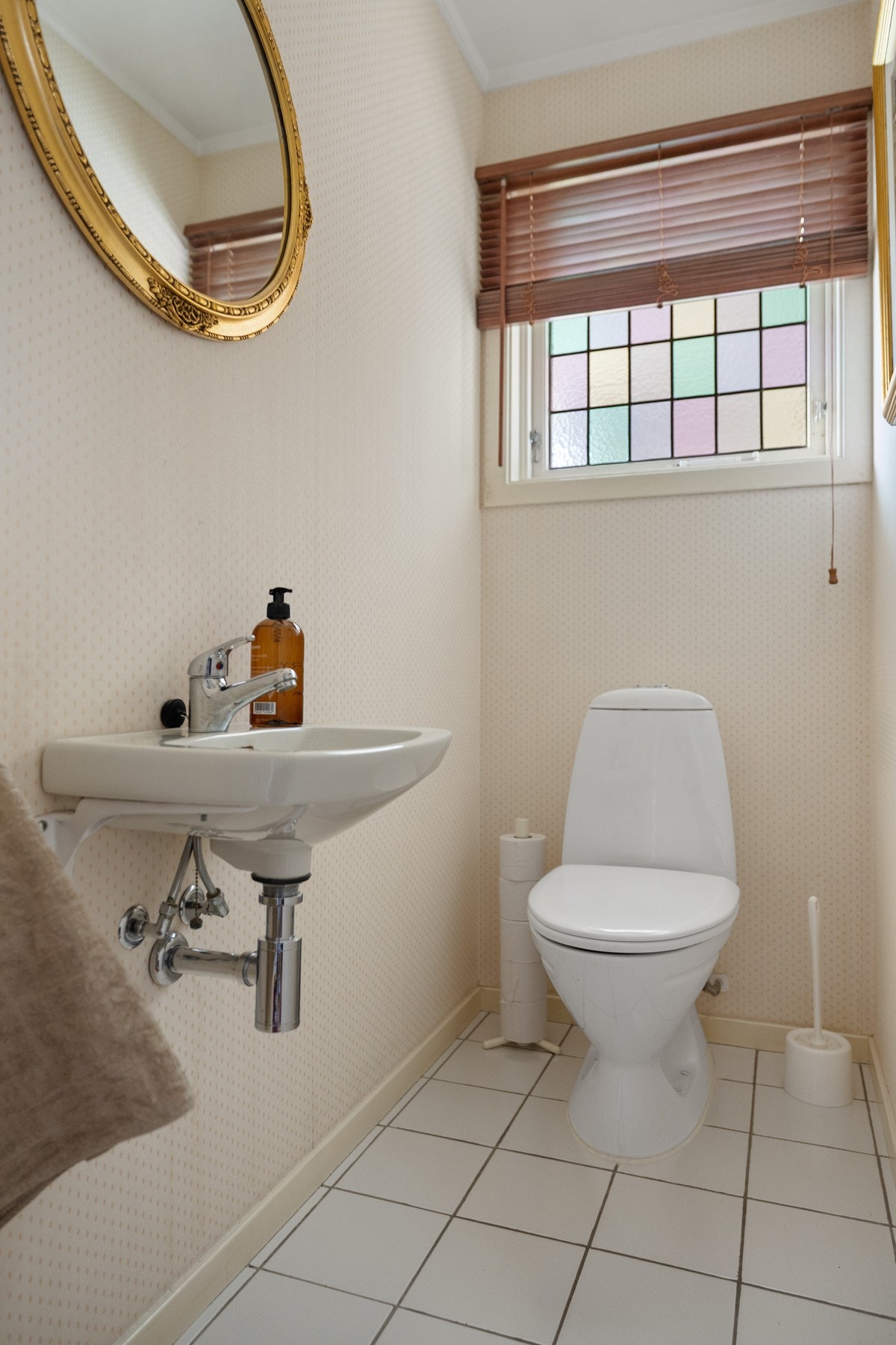 Praktisk WC-rom like ved badet Galleribilde