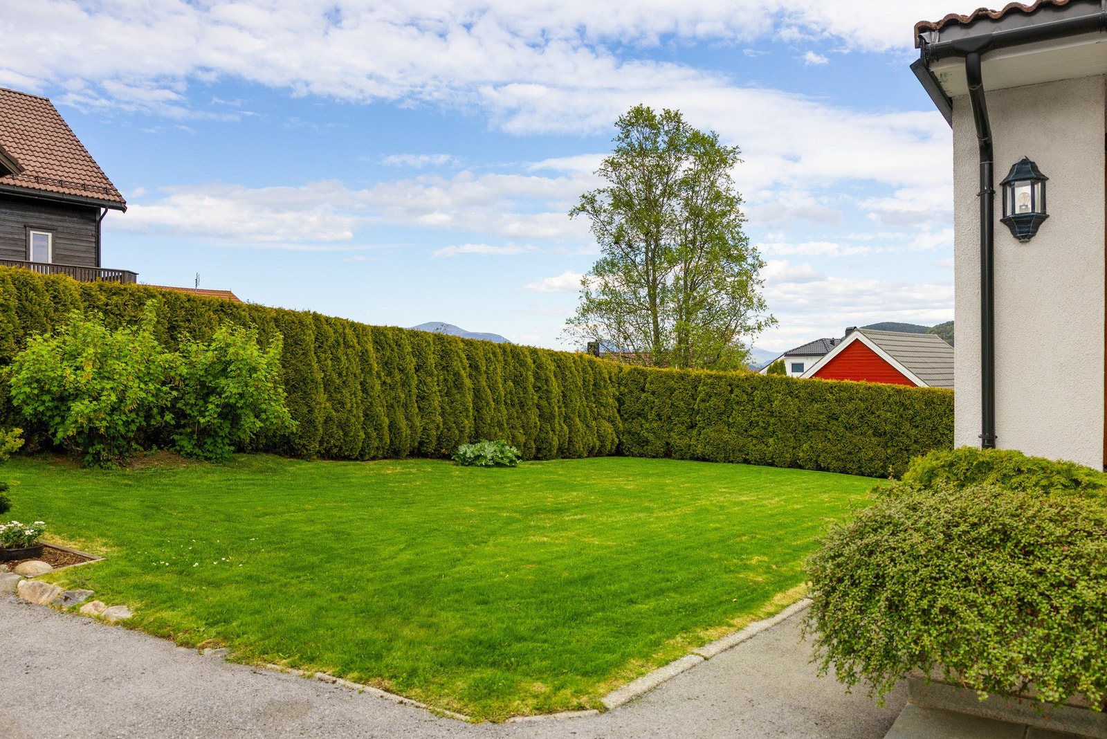 og baksiden av eiendommen Galleribilde