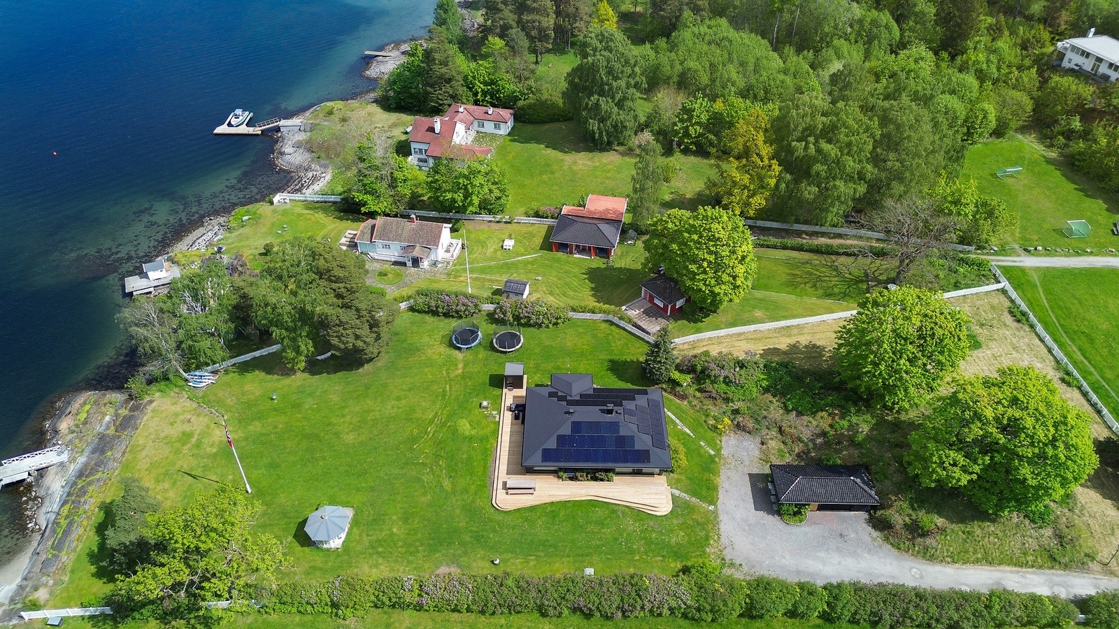 En sjelden eiendom som kombinerer privatliv, natur og høy bokvalitet Galleribilde