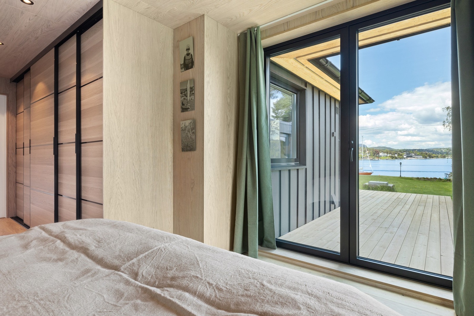 God oppbevaringsplass i garderobe og utgang til terrassen Galleribilde