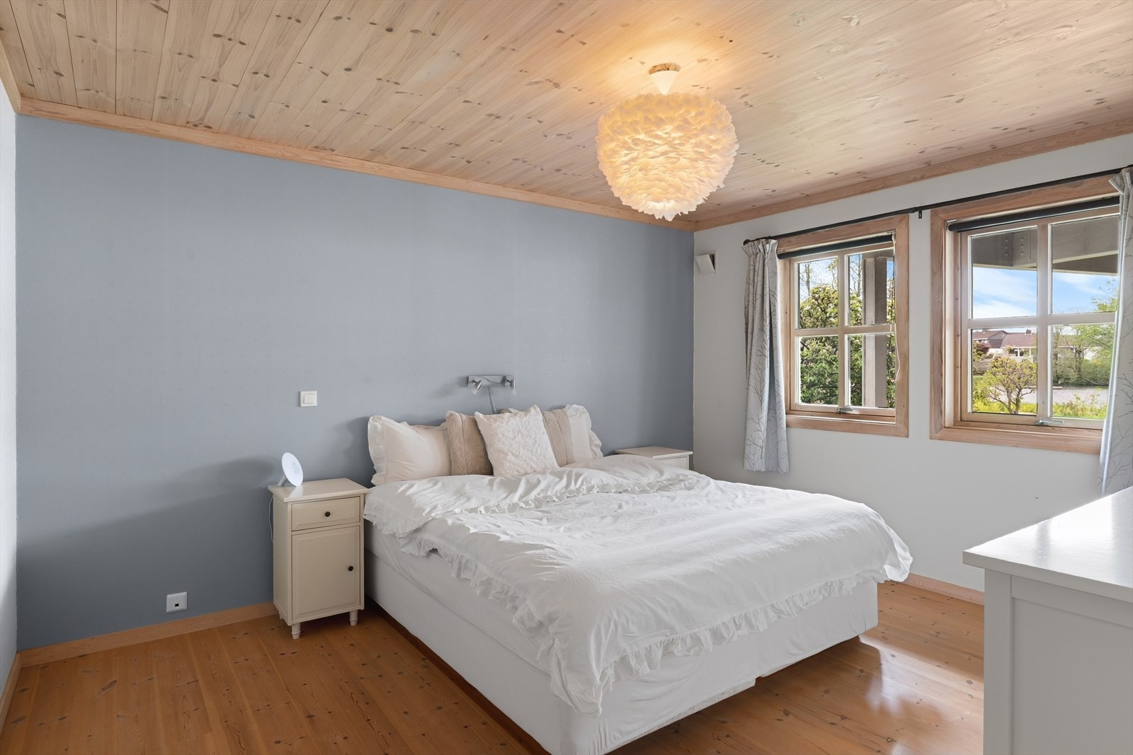 Soverommet har god plass til dobbeltseng og garderobe. Galleribilde