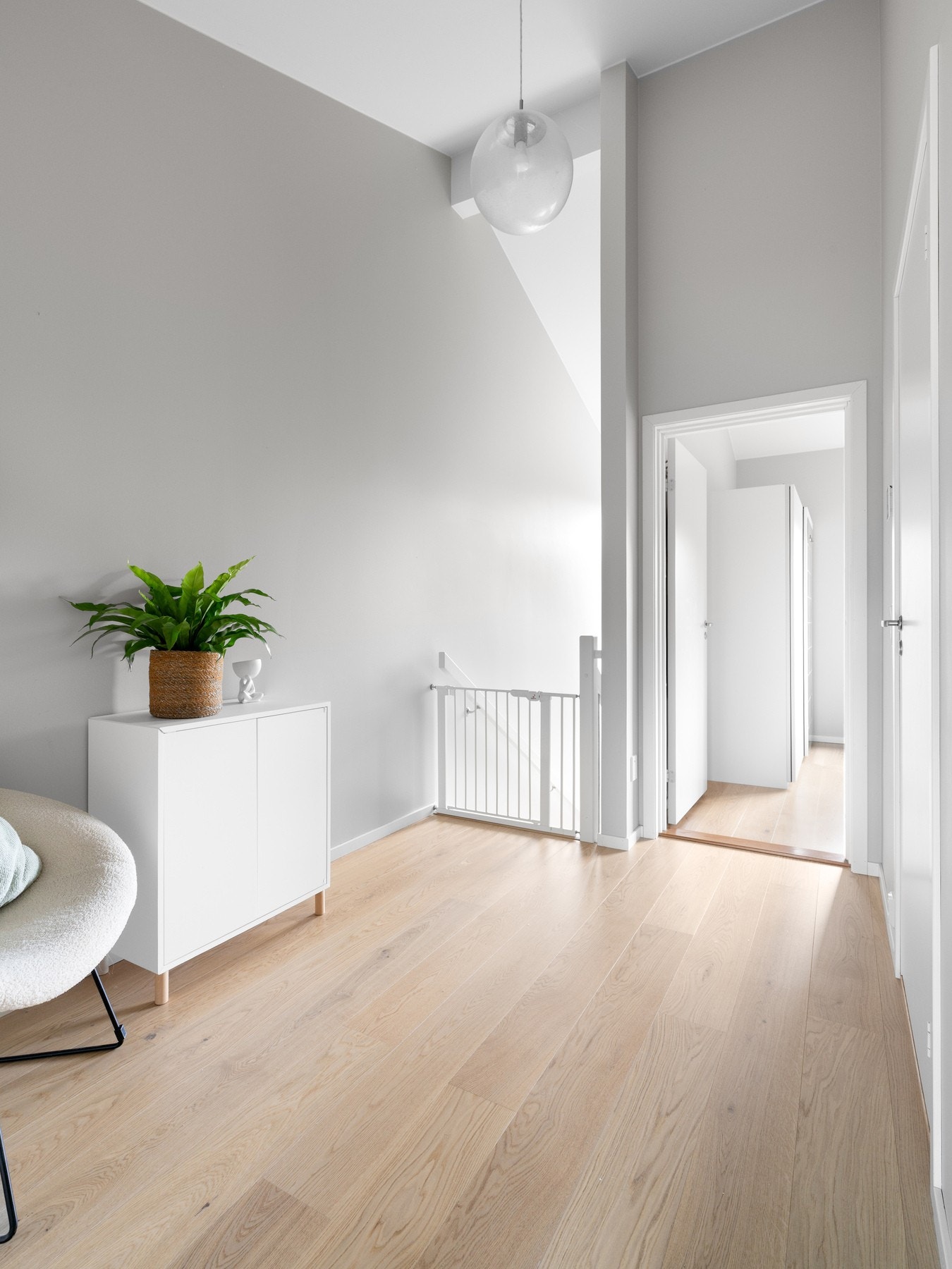 Boligens andre etasje består av 3 soverom og et flott bad. Galleribilde