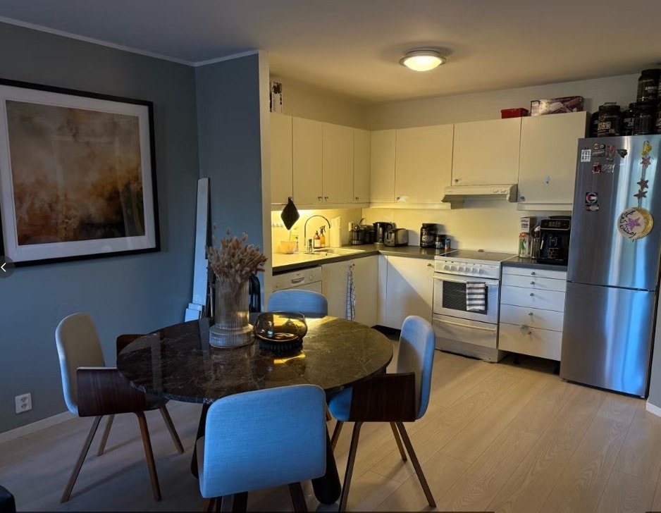 Åpen stue og kjøkken. Galleribilde