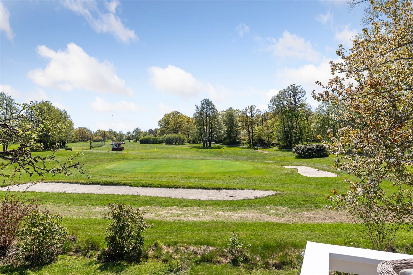 Fra hagen har man utsikt mot Tjøme golfbane Galleribilde