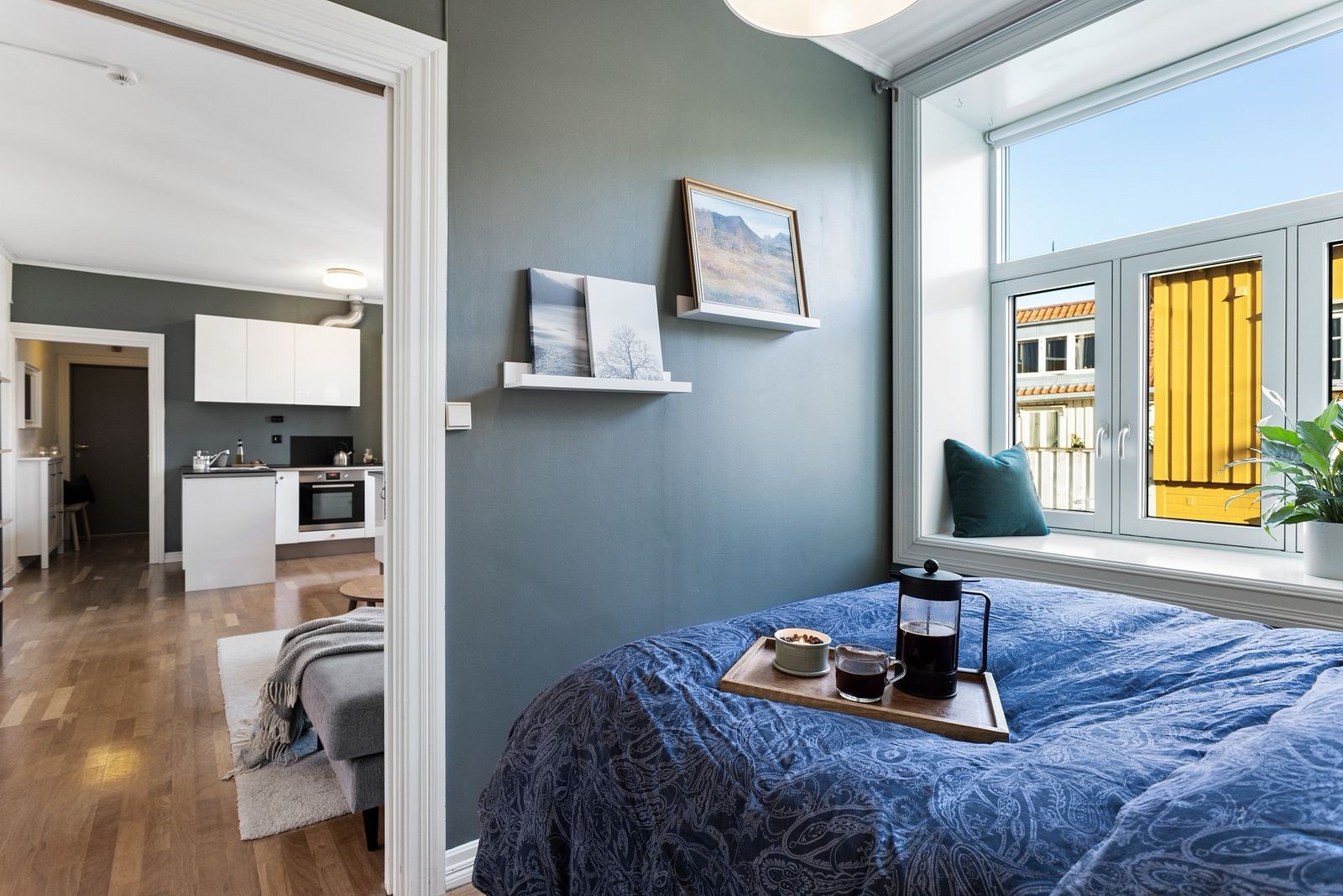 Soverommet er på ca. 9 kvm og har god plass til dobbeltseng. Galleribilde