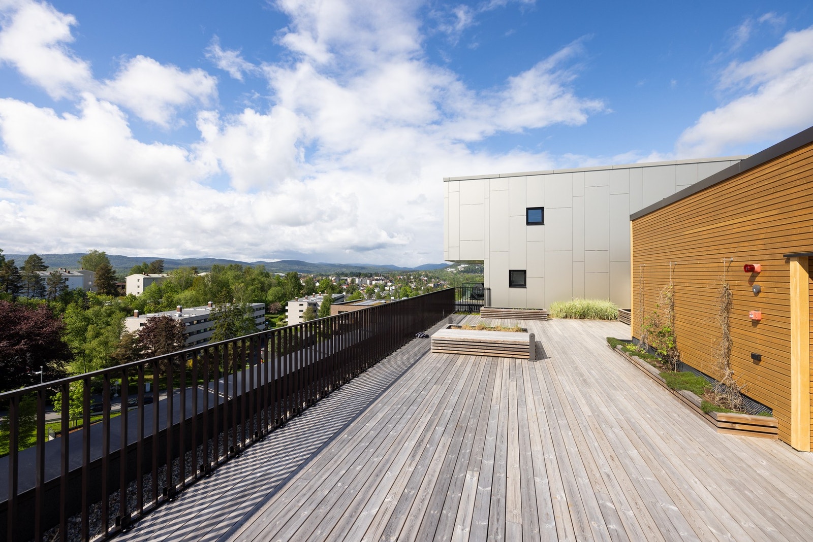 Felles takterrasse med prima solforhold og utsikt! Galleribilde