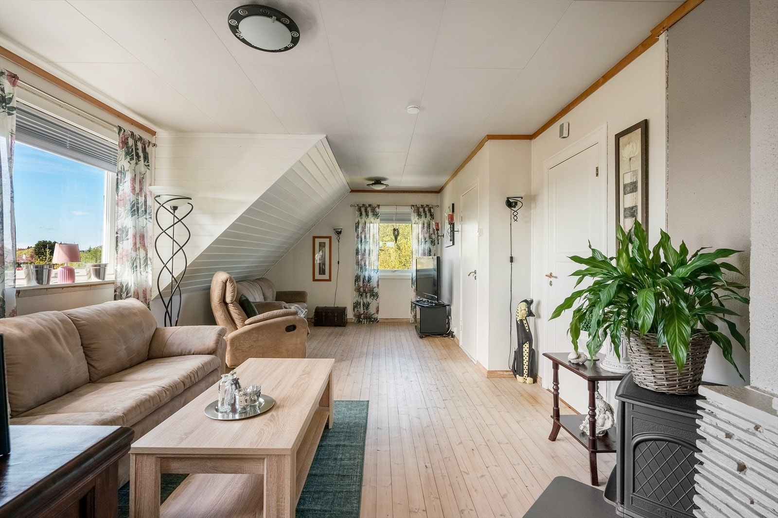 Stue på 20,3 m² med plass til sofagruppe og mediemøblement. Galleribilde