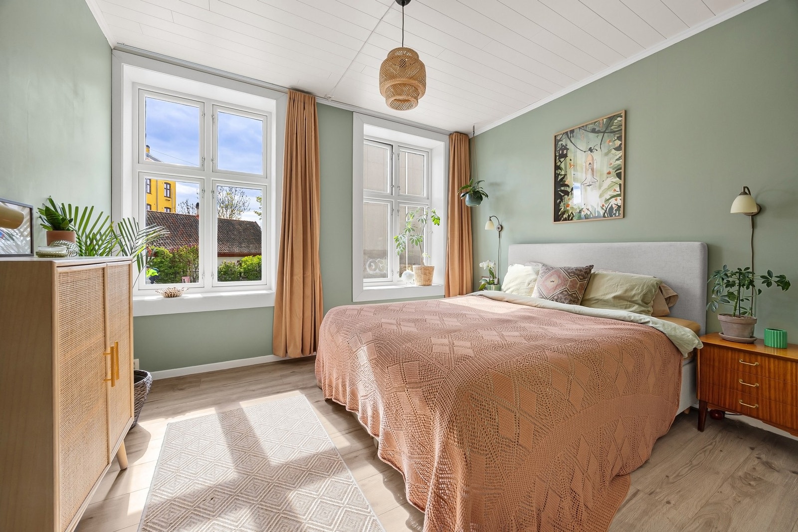 Hovedsoverommet er av god størrelse og har rikelig med plass til både queen- og kingsize bed. Galleribilde