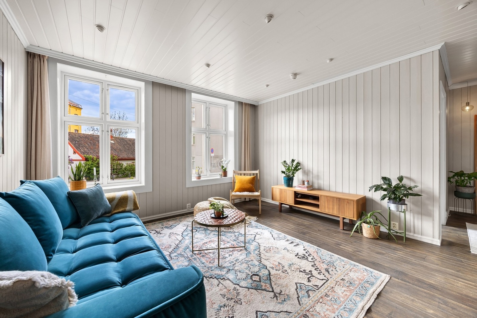 Velkommen til Enebakkveien 34 - presentert av Synne Vang v. PrivatMegleren Komplett. Foto: Kristoffer Myhre. Galleribilde