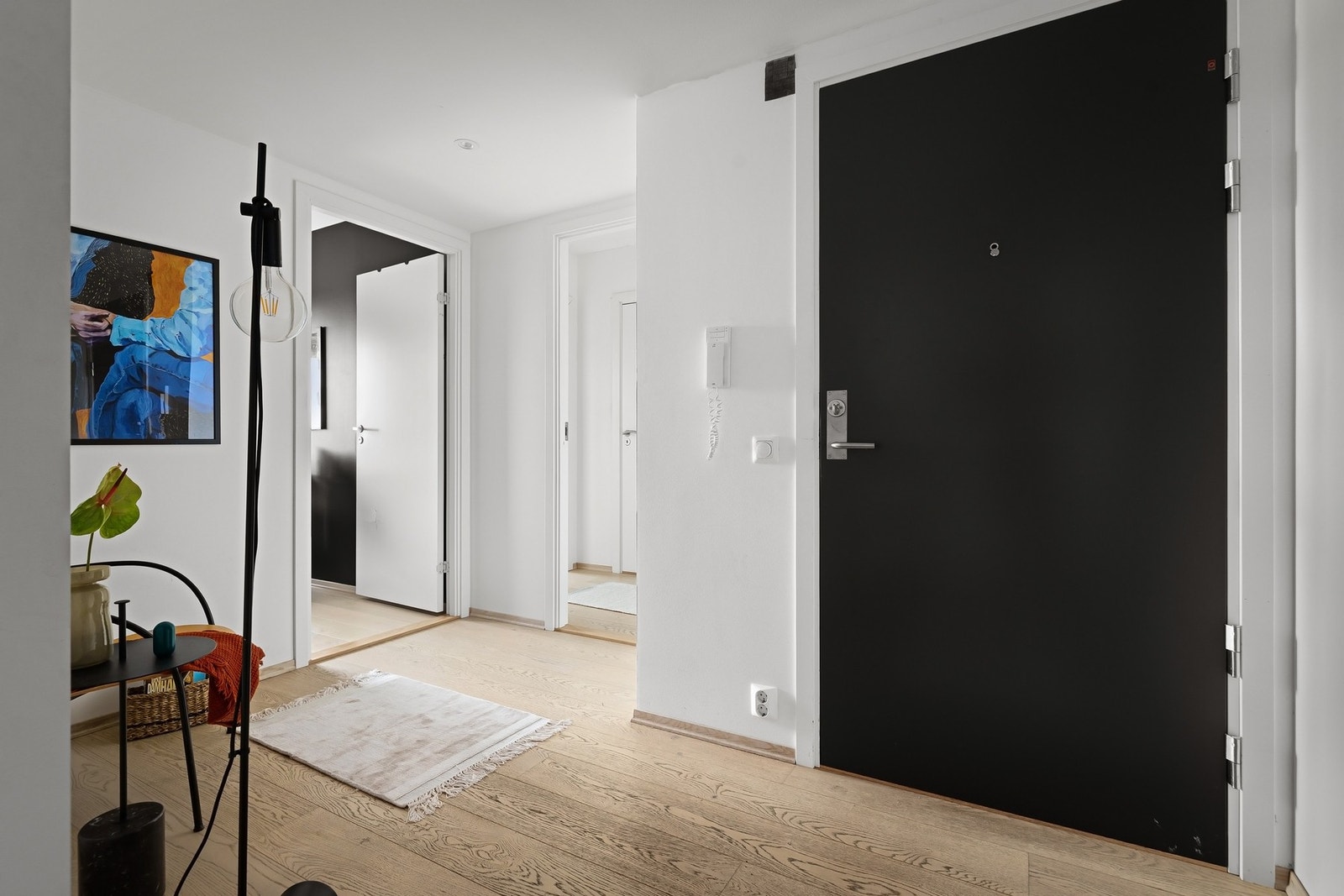 Det er bygd en bod i det ene soverommet som har praktisk tilgang fra entrè/gang.
Bruksendring fra hoveddel til tilleggsdel er søknadspliktig til kommunen og ikke byggesøkt Galleribilde