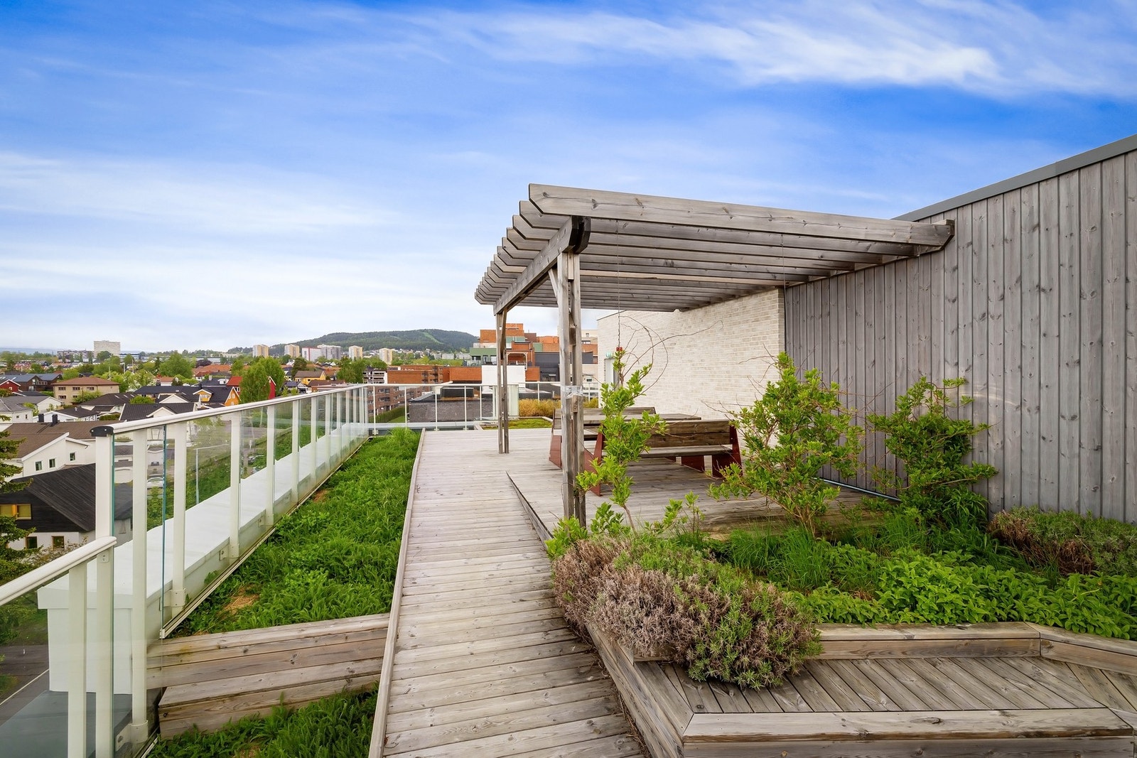 Felles takterrasse. I tillegg til denne er det flere takterrasser med fantastisk utsikt og sol man kan nyte Galleribilde