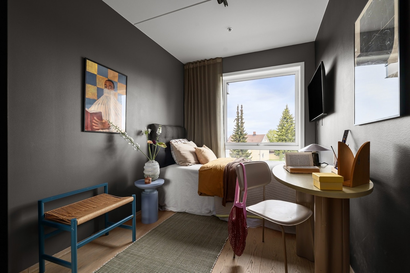 Soverom I med skyvedørsgarderobe Galleribilde