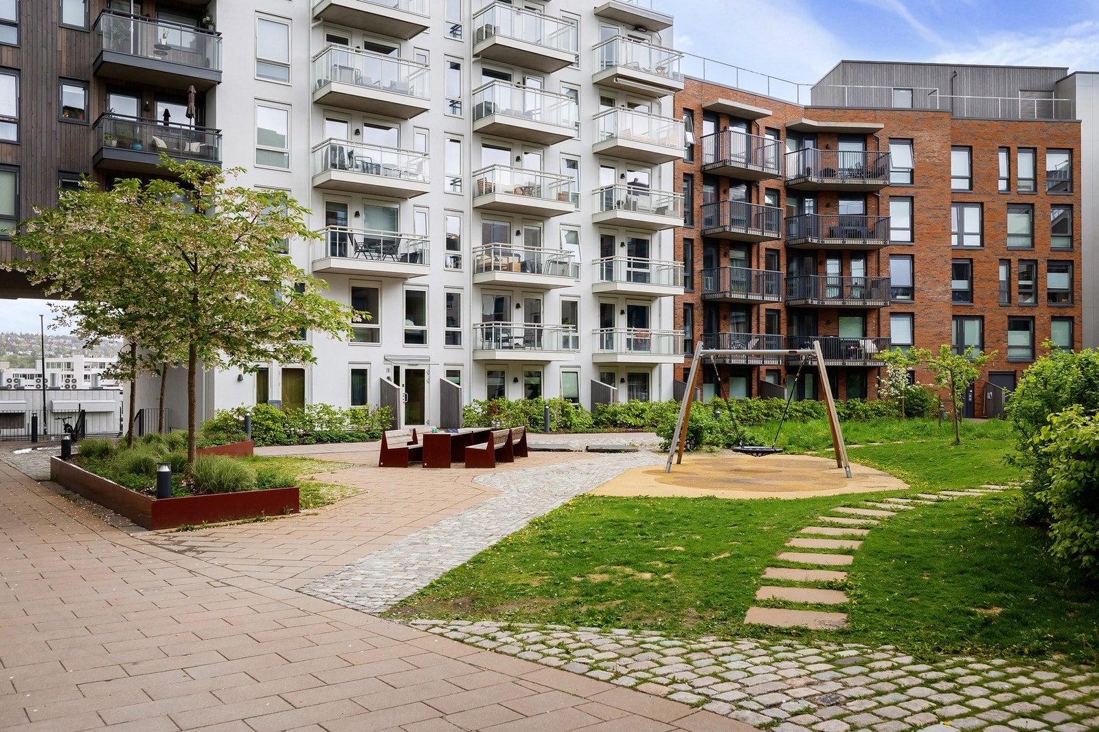 Hyggelig og pent opparbeidet bakgård Galleribilde