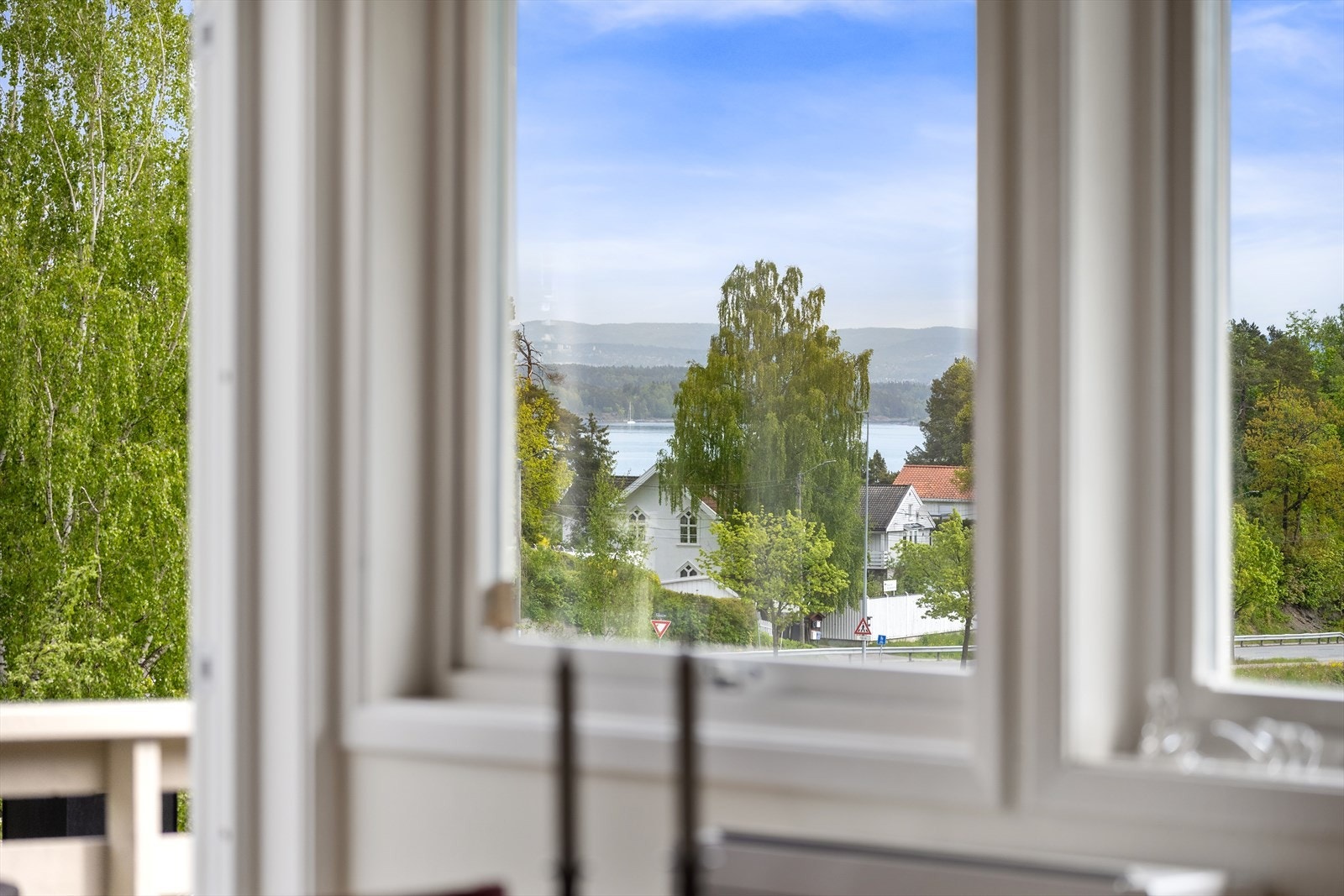Utsikt fra spisestue. Galleribilde
